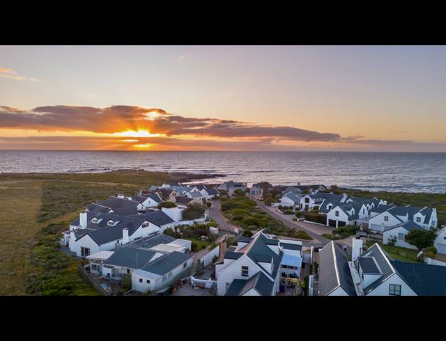 4 BEDROOM HOUSE FOR SALE IN GROTTO BAY